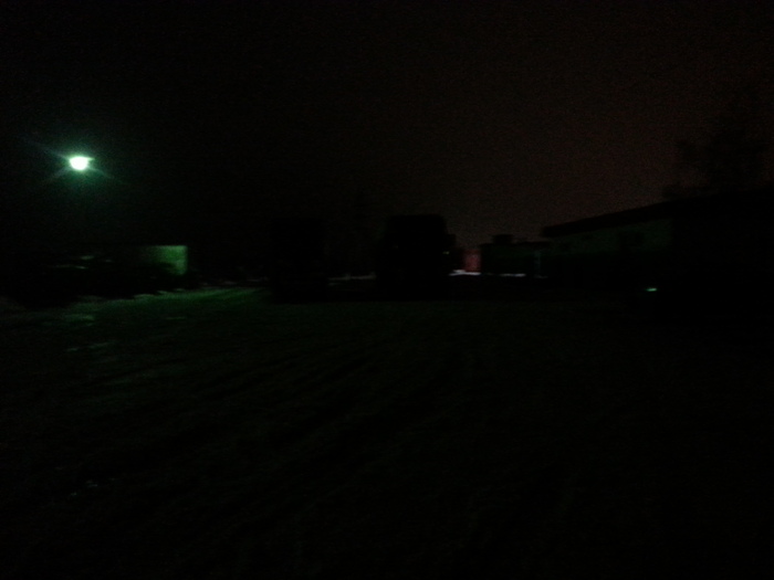 Площадка около станции ночью